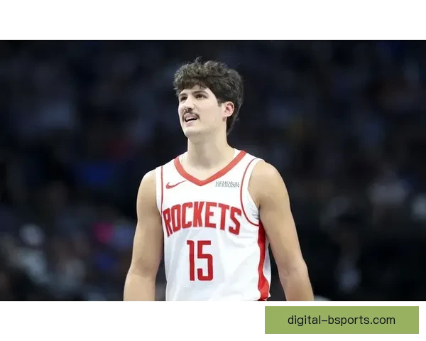 卡什在维拉右路展现铁血防守实力 成为球队后防关键力量