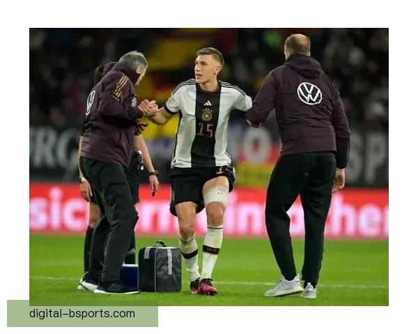 施洛特贝克精准长传助攻菲尔克鲁格成欧冠主场焦点